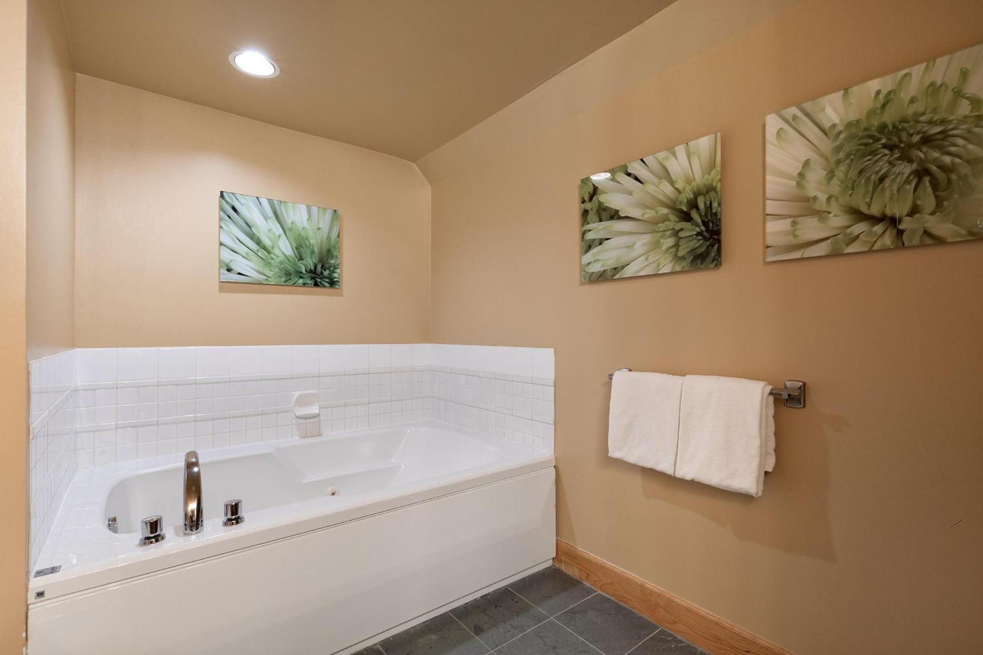 Alpine Greens 8 | Bright Townhome Near Blackcomb, Walk Or Shuttle To Skiing, Secure Parking Whistler Esterno foto